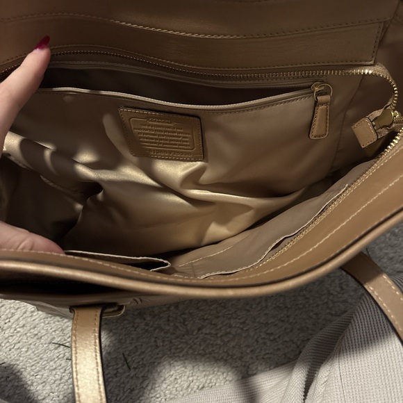 2000s Coach Tan Crocodile-Embossed Shoulder Bag - Picture 4 of 5